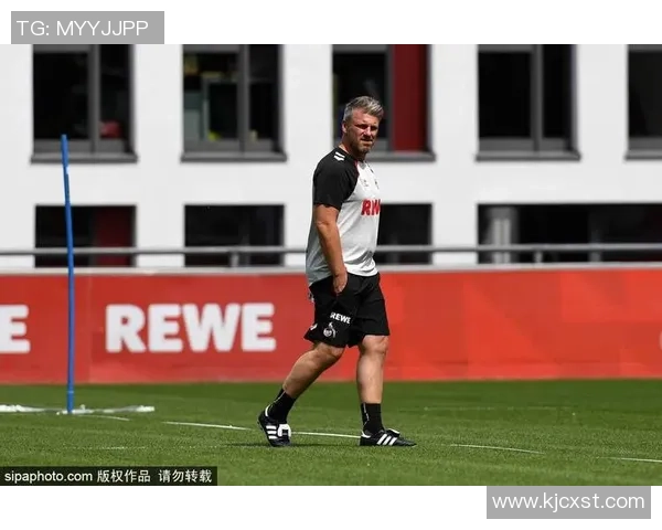 穿16号球衣的足球明星们如何在赛场上展现个人魅力与团队精神